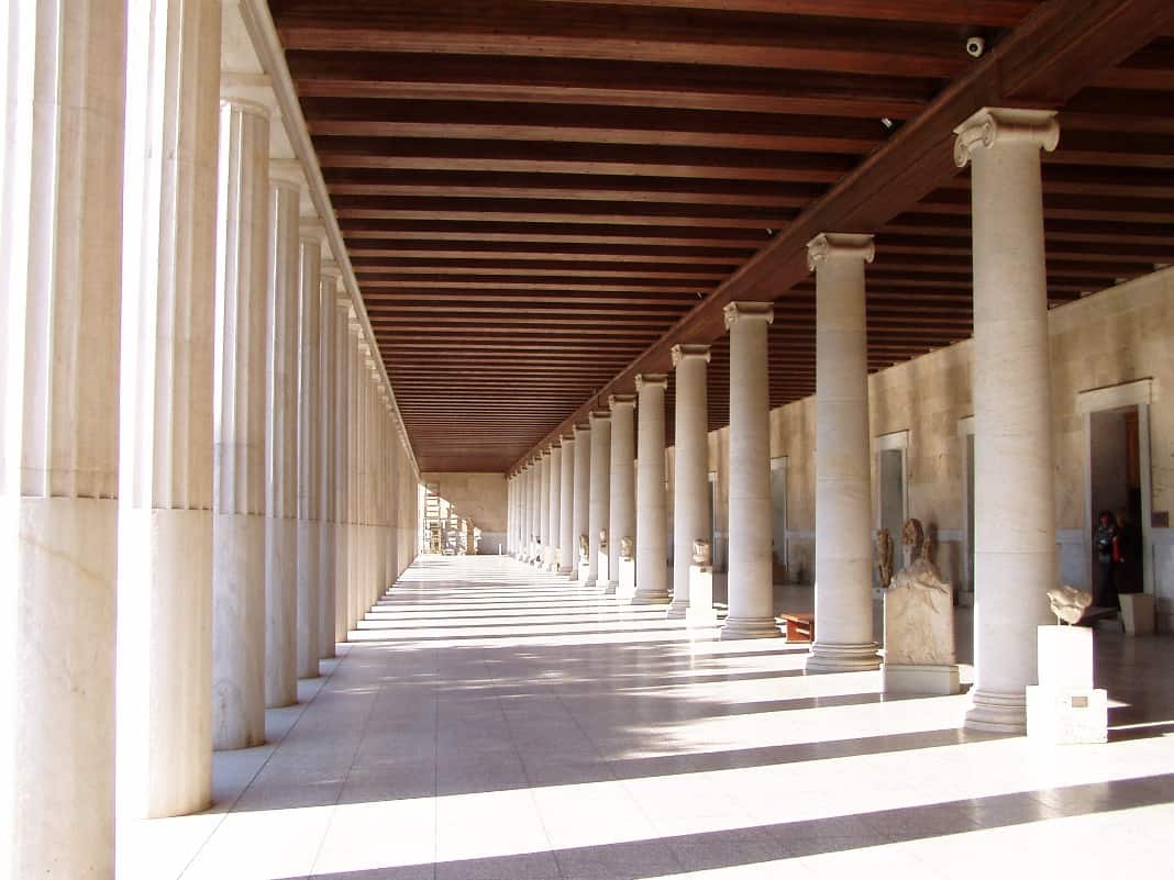 Description: La Stoa de Attalos en el Ágora de Atenas. / 3 de Marzo de 2008 / Fuente: trabajo propio / Autor: DerHexer / CC 3.0