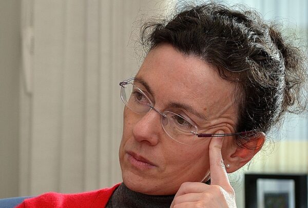 Pensar nuestra sociedad en tiempos convulsos Begoña Román (1965) es profesora de filosofía de la Universitat de Barcelona.