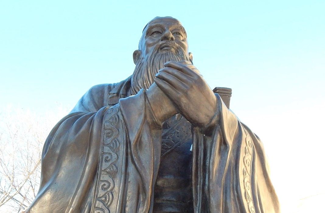 «Postula por la lealtad y la fidelidad. No cultives la amistad con aquellos de menos valía». Confucio.