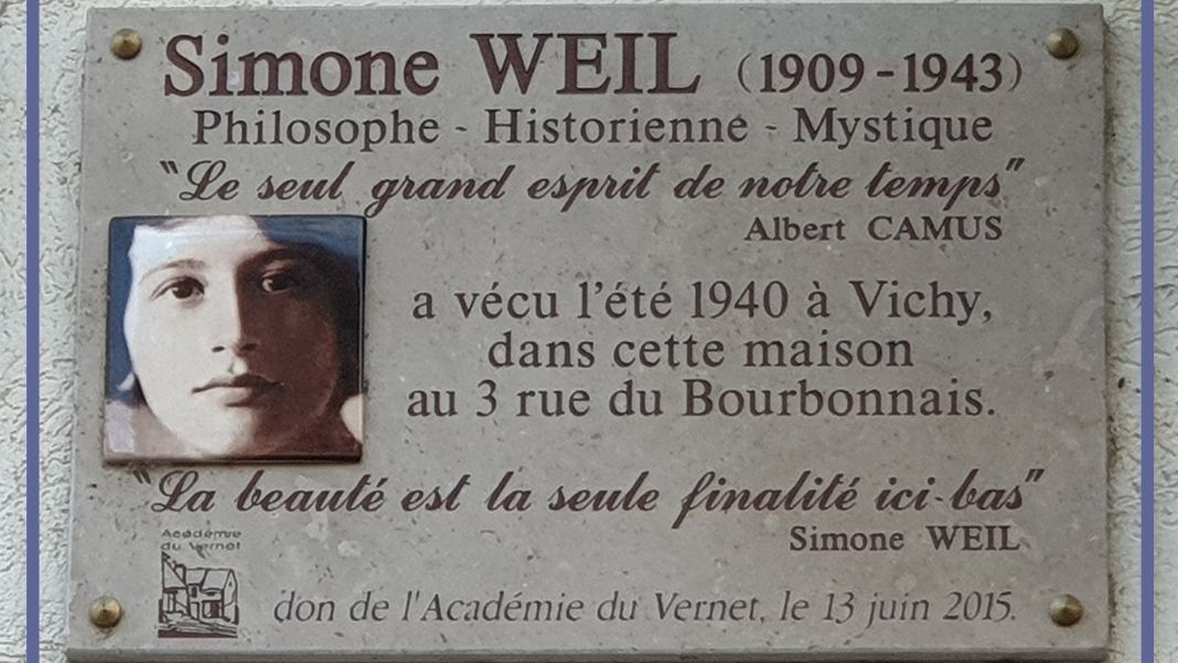 Placa conmemorativa de Simone Weil en la calle Bourbonnais nº 3 de Vichy, donde la filósofa pasó el verano de 1940. Autor: TCY. Wikimedia Commons bajo licencia CC BY-SA 4.0.