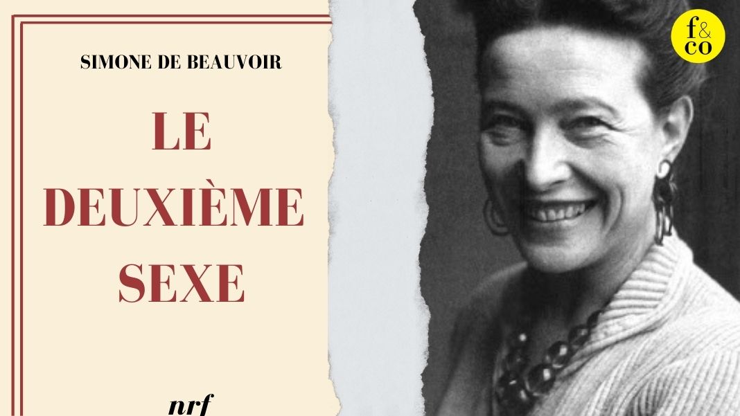 Simone de Beauvoir publicó El segundo sexo por primera vez en la famosa editorial francesa Gallimard en 1949. Desde entonces, es un libro de referencia para pensar la emancipación de la mujer desde la filosofía. Montaje realizado a partir de una imagen de Wikimedia commons con licencia CC BY-SA 4.0.