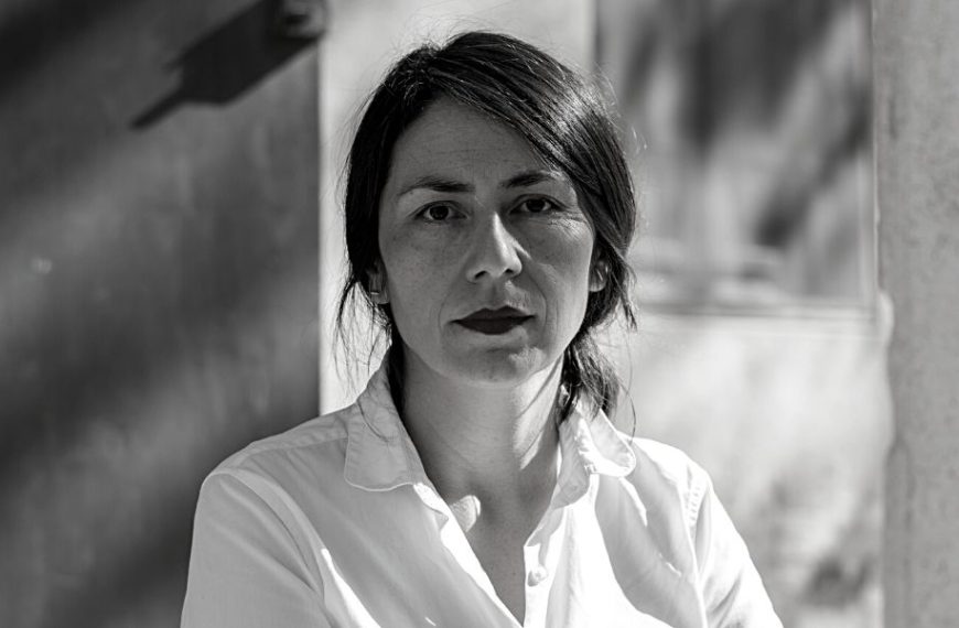 Andrea Soto Calderón es profesora de Estética y Teoría del Arte. Sus líneas de investigación se centran en las transformaciones de la experiencia estética en la cultura contemporánea. Fotografía de Paula Artés.