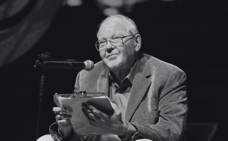 Fotografía de Fredric Jameson realizada por Fronteiras do Pensamento, tomada el 1 de enero de 2000 (licencia CC. 2.0).