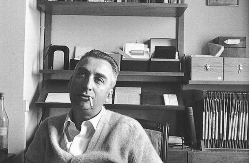 Fotografía de Roland Barthes, tomada en 1970 (extraída de FLICKR, alyletteri, licencia CC BY 2.0).