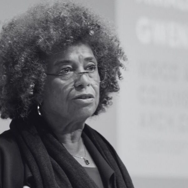 Angela Davis en la Universidad de Columbia (Nueva York, Estados Unidos). Licencia CC BY 2.0.