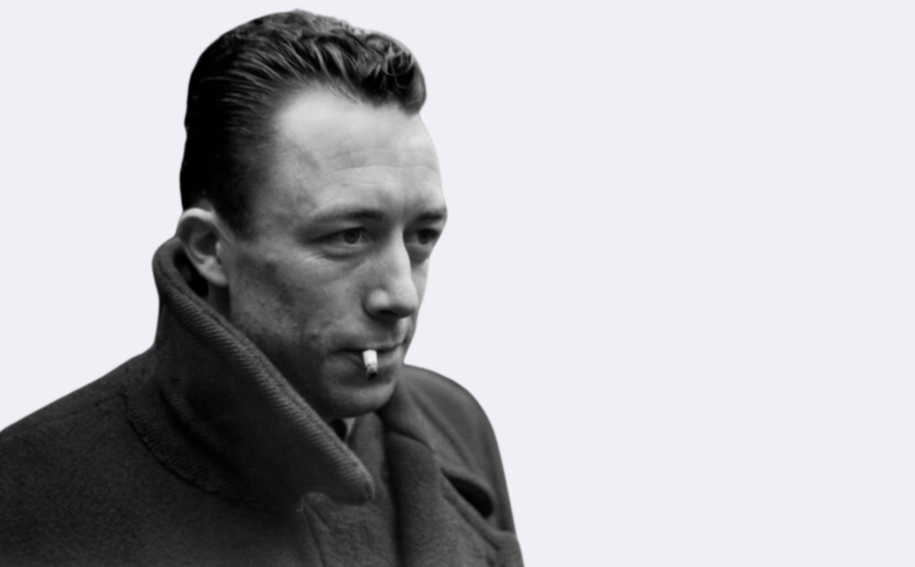 Imagen de Albert Camus, el autor de «El mito de Sísifo», fumando.