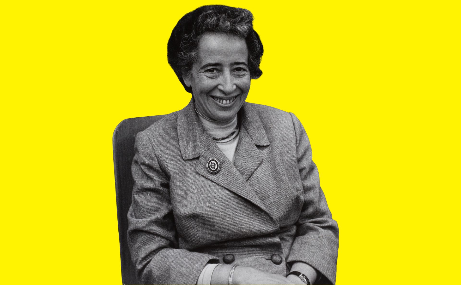 El significado de nuestra humanidad es lo que se pone en riesgo con la guerra, nos advierte Hannah Arendt. Diseño a partir de imagen de Hannah Arendt en 1958, extraída de Wikimedia Commons (Dominio Público).