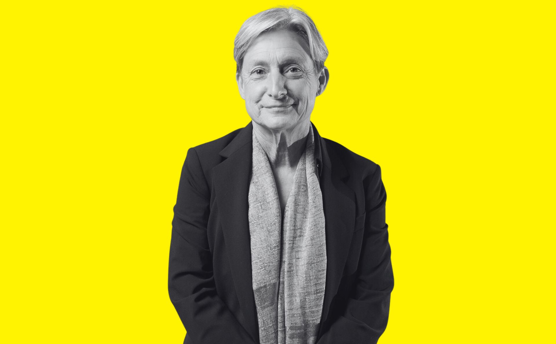 Judith Butler relaciona la reflexión en torno a la guerra con la del concepto de violencia. Diseño a partir de imagen de Judith Butler en 2018 en el CCCB, de dominip público. Extraída de Wikimedia Commons.
