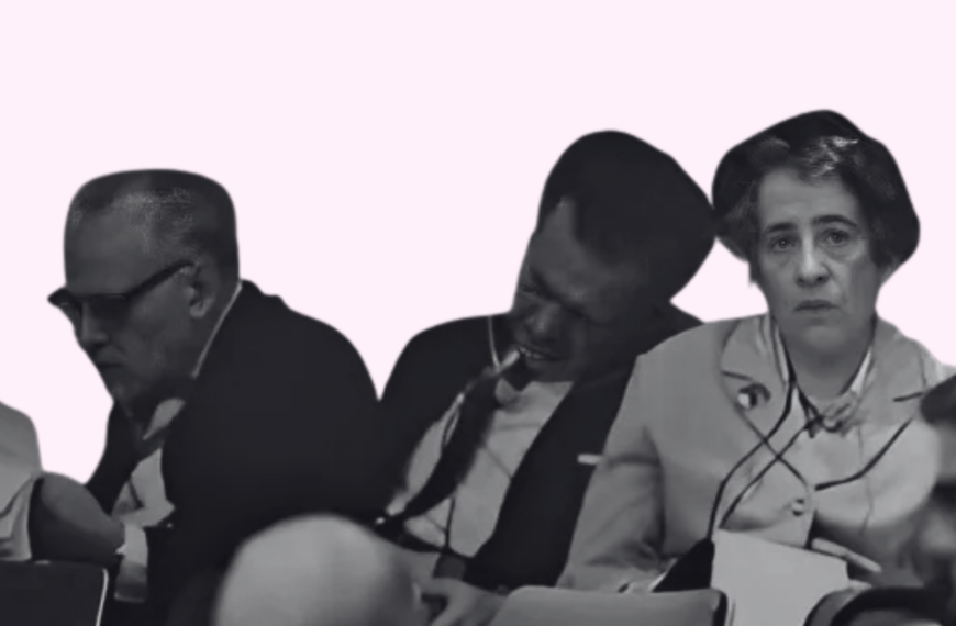 Diseño realizado a partir de la fotografía de Hannah Arendt en Jerusalén durante el juicio de Adolf Eichmann en 1961; imagen de dominio público ampliada con inteligencia artificial.