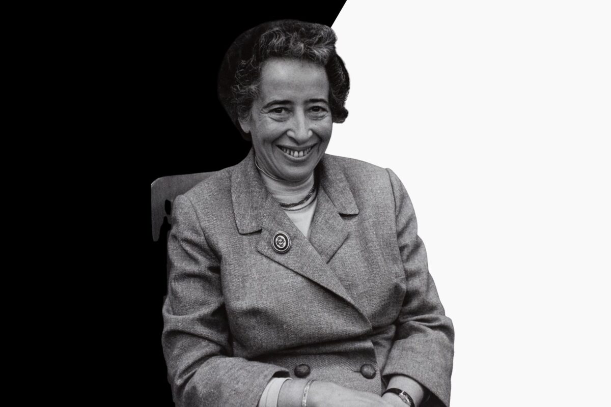 La banalidad del mal es una de las grandes aportaciones del pensamiento de Hannah Arendt. Diseño a partir de imagen de Hannah Arendt, extraída de Wikimedia Commons, con licencia CC BY-SA 4.0.