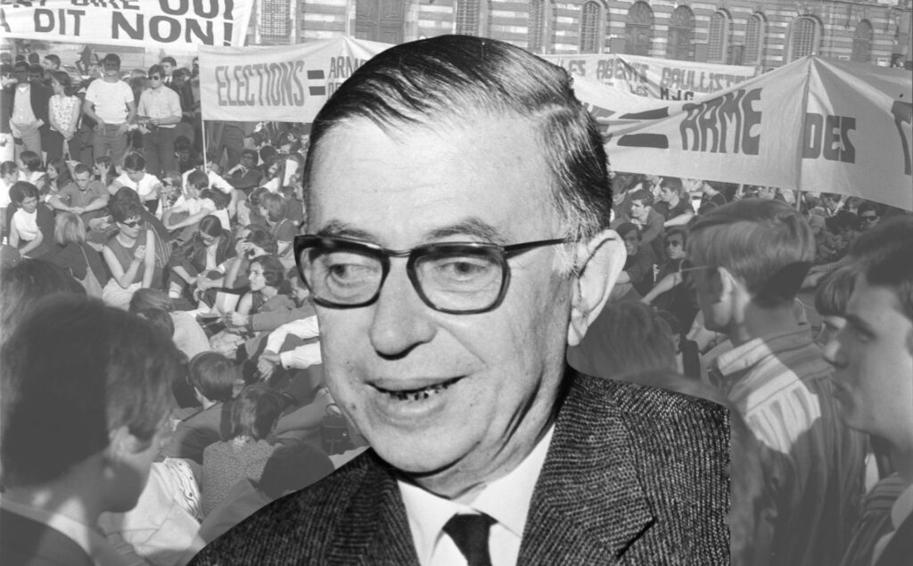 Página de Inicio 2025 Sartre fue una de las referencias clave de la movilización francesa de Mayo del 68. Diseño a partir de imagen de Sartre y de asamblea en Mayo del 68, ambas de dominio público y extraídas de Wikimedia Commons.