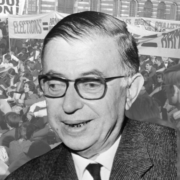 Sartre fue una de las referencias clave de la movilización francesa de Mayo del 68. Diseño a partir de imagen de Sartre y de asamblea en Mayo del 68, ambas de dominio público y extraídas de Wikimedia Commons.
