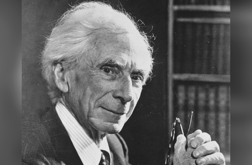 Fotografía de Bertrand Russell realizada en1949 (autor desconocido, licencia CC.)