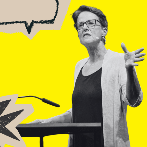 La desdemocratización es uno de los conceptos clave para entender nuestro presente. Wendy Brown impartiendo la "Democracy Lecture" (Conferencia sobre la Democracia) en el HKW Berlín en 2017. Fotografía de Santiago Engelhardt (Wikimedia Commons, CC).