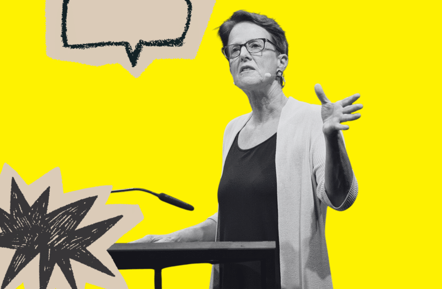 La desdemocratización es uno de los conceptos clave para entender nuestro presente. Wendy Brown impartiendo la "Democracy Lecture" (Conferencia sobre la Democracia) en el HKW Berlín en 2017. Fotografía de Santiago Engelhardt (Wikimedia Commons, CC).