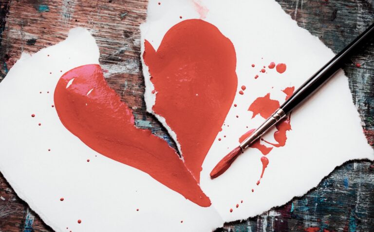 Ilustración de un corazón roto. Libro Amor triste, de Carrie Jenkins.