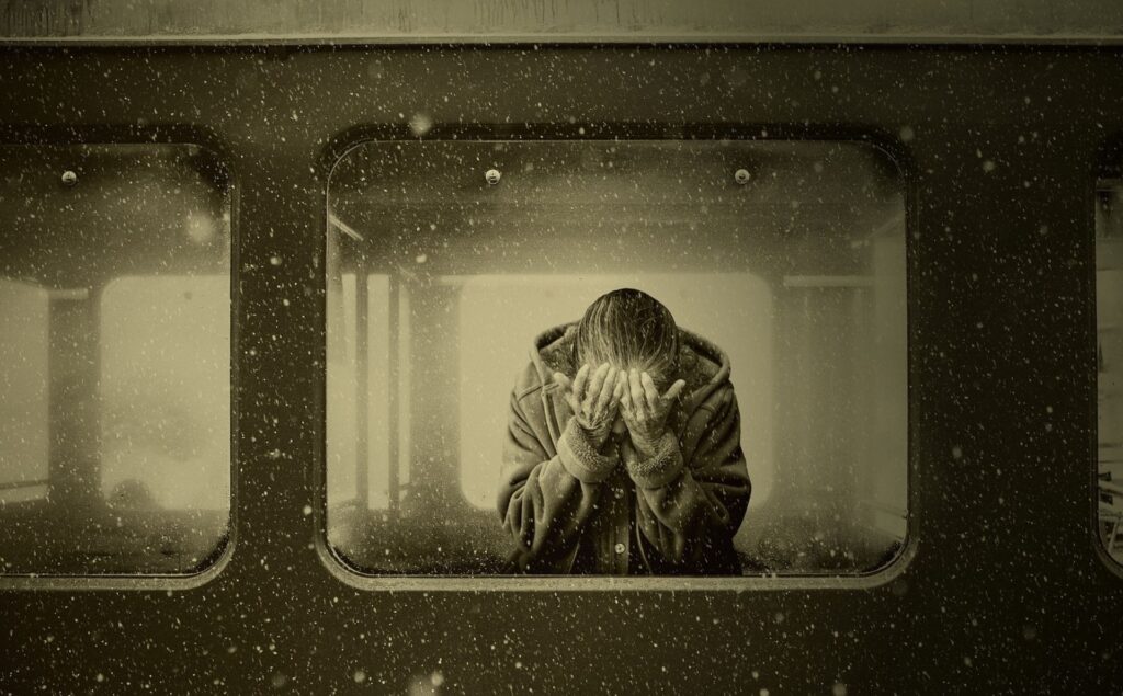 Nos duele el mundo porque todavía tenemos un cuerpo que no ha sido fagocitado por completo, porque todavía tenemos unos sueños que no han sido devorados, porque todavía tenemos, en fin, una vida por la que podemos y queremos pelear